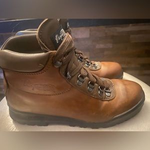 (EUC) WOMENS VASQUE HIKING BOOTS 8N BROWN (AMAZING EXCELLENT CONDITION)